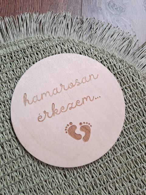 "Hamarosan érkezem" sign (Coming soon)