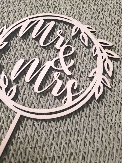Mr&Mrs cake topper